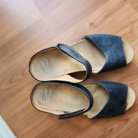 Dansko Black Women's Sandals - Picture 4 of 6